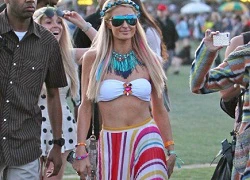 Paris Hilton diện áo tắm dự festival âm nhạc