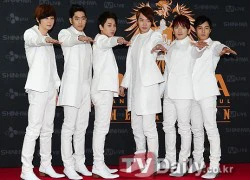 ShinHwa hoãn album mới vì... đơn đặt hàng quá nhiều