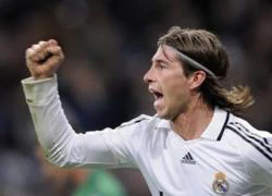 'Tội đồ' Ramos toe toét bên bạn gái