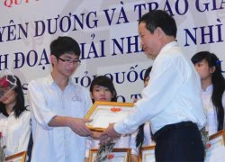 Vinh danh học sinh giỏi Sử tại Văn Miếu