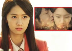 Yoona bất ngờ bị Jang Geun Suk "hôn trộm"