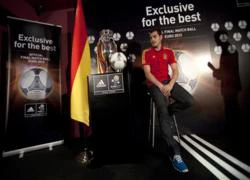 Casillas trong lễ ra mắt trái bóng chính thức EURO 2012