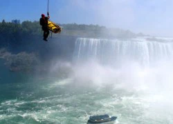 Nhảy xuống thác Niagara tự tử mà vẫn sống