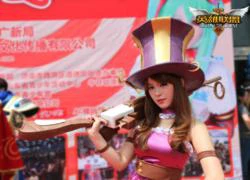 Cosplay 'bá đạo' của Chiến Thần