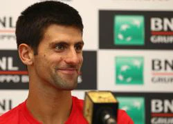 Djokovic rạng rỡ bên người yêu trên thảm đỏ