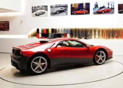 Eric Clapton khoe siêu xe Ferrari SP12 EC