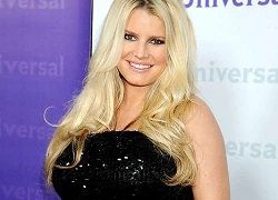 Jessica Simpson sinh con gái