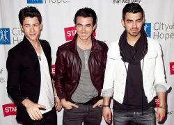 Jonas Brothers tạm biệt Disney sau 6 năm gắn bó