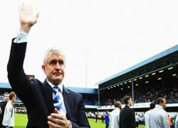 Mark Hughes sẽ "trúng đậm" nếu ngăn cản Man City vô địch