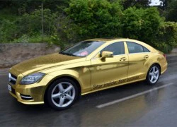 Mercedes &#8220;mạ vàng&#8221; đón VIP tại Cannes