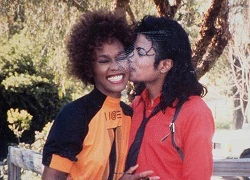 Michael Jackson từng định kết hôn với Whitney Houston