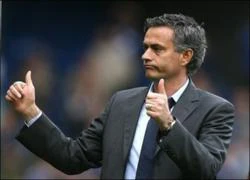 Mourinho thừa nhận dưới "trướng" vợ