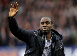 Muamba rơi lệ ngày trở lại Bolton