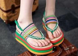 Ngày hè sôi động với sandal xỏ ngón