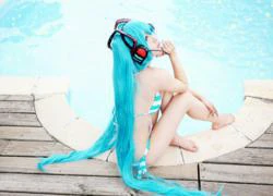 Nghịch nước cùng Hatsune Miku