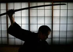 Nhật Bản: Cầm kiếm Samurai chém cụt cánh tay giám đốc