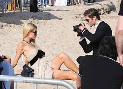 Paris Hilton "ưỡn ẹo" tại Cannes