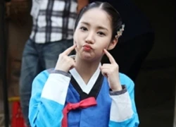 Park Min Young "chu mỏ" cực yêu trên phim trường "Dr. Jin"