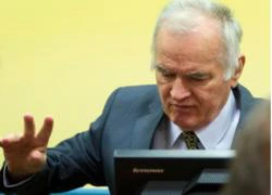 Ratko Mladic chế nhạo người chống đối