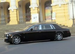 Rolls-Royce Phantom rồng của đại gia Ninh Bình 'lướt' phố Hà Nội