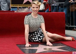 Scarlett Johansson nhận sao trên Đại lộ Danh vọng