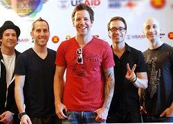 Simple Plan khen Mỹ Tâm quyến rũ