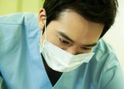 Song Seung Heon tiến hành phẫu thuật