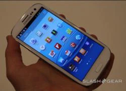 Tại sao Galaxy S III lại sử dụng màn hình Super AMOLED?