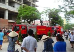 Thanh hóa: Cháy tòa nhà đang xây, hàng trăm người hoảng loạn