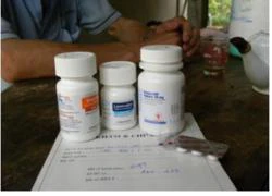 Vụ 12 người dân ở Bến Tre nhiễm HIV: Do dùng chung lọ thuốc?