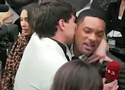 Will Smith hốt hoảng vì bị 'cưỡng' hôn