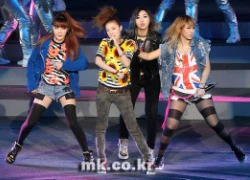 2NE1 bị nghi "trốn" cuộc chiến tháng 6