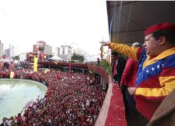 "Biển người" đi đăng ký tranh cử cùng Tổng thống Chavez