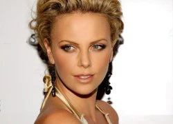 Charlize Theron lo sợ nhan sắc tàn phai