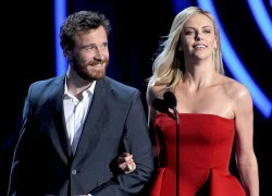 Charlize Theron - Michael Fassbender 'choảng nhau' trên sân khấu