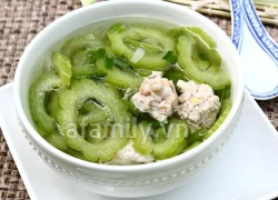 [Chế biến] - Canh mướp đắng nấu tôm, giò sống