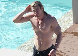 Chris Hemsworth khoe thân hình cường tráng