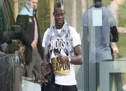 Giải tỏa áp lực, Balotelli đi bar