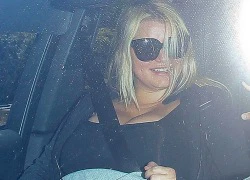 Jessica Simpson gây sốc với thân hình đồ sộ