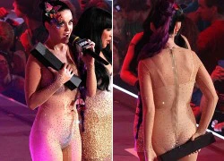 Katy Perry lấy cúp giải thưởng để che&#8230;vòng ba