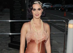 Katy Perry mặc &#039;váy ngủ&#039; lên thảm đỏ