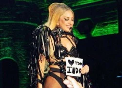 Lady Gaga ngưng diễn để hát mừng sinh nhật fan