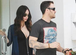 Megan Fox diện váy maxi che bụng bầu