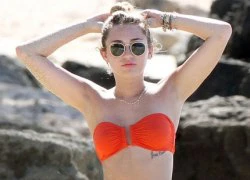 Miley Cyrus khoe dáng sexy với bikini