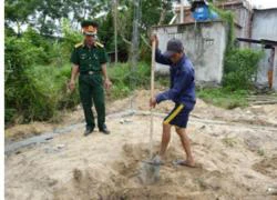 Mìn "lạ" trong nhà dân