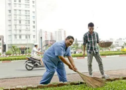 Minh Béo hùng hục quét dọn đường phố