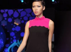 Minh Triệu quàng mèo qua cổ diễn catwalk