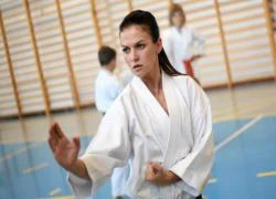 Nữ võ sĩ karate xinh đẹp của Lewandowski