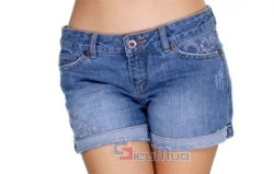 Quần short jean nữ giá chỉ có 95.000đ, kiểu dáng trẻ trung, năng động, mang lại nét cá tính cho các bạn gái.