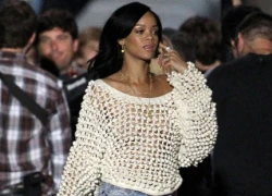 Rihanna buồn vì thân hình gầy gò